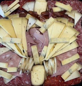 planche-apero-charcuterie-fromage-montaigu